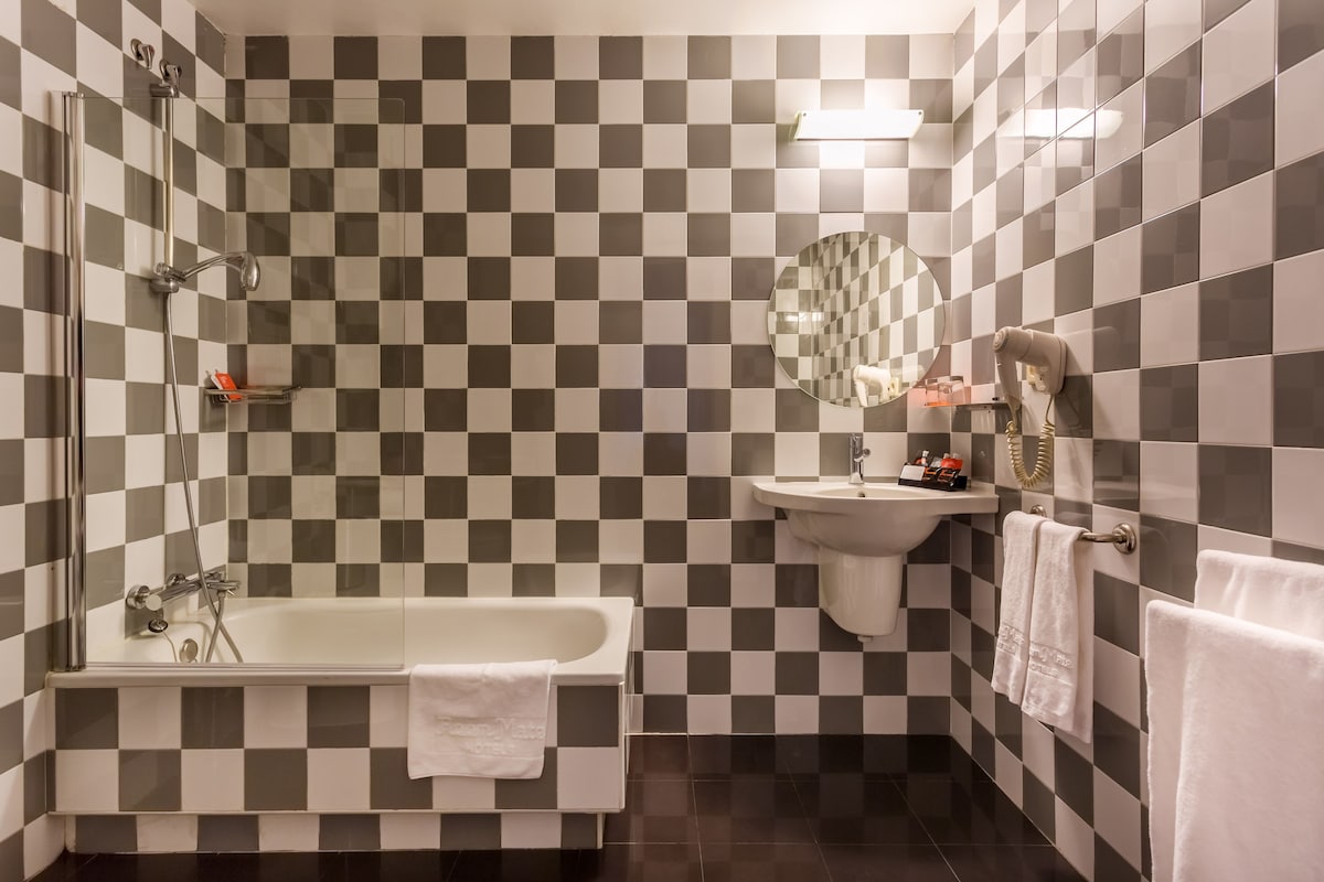 Room Mate Mario, Madrid, habitación con jacuzzi privado
