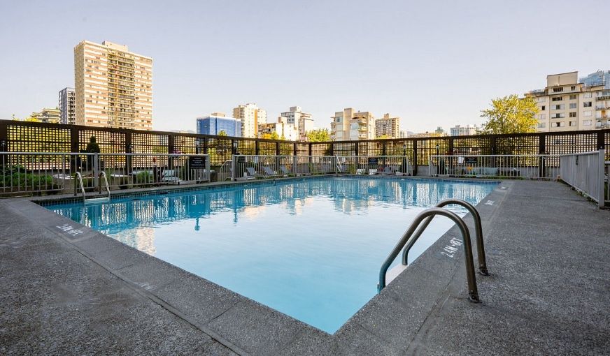 Sandman Suites Vancouver, room with private jacuzzi, photo 8