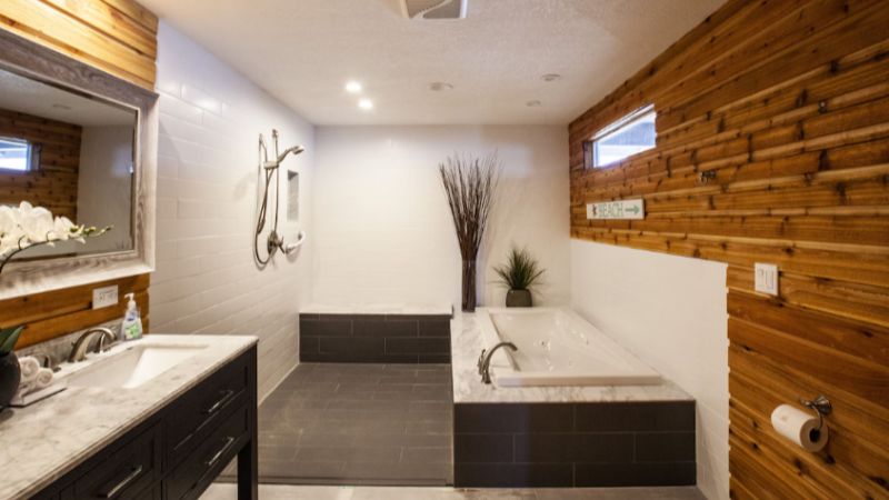 Sasquatch Lodge – Meredith Lodging, room with private jacuzzi, photo 2
