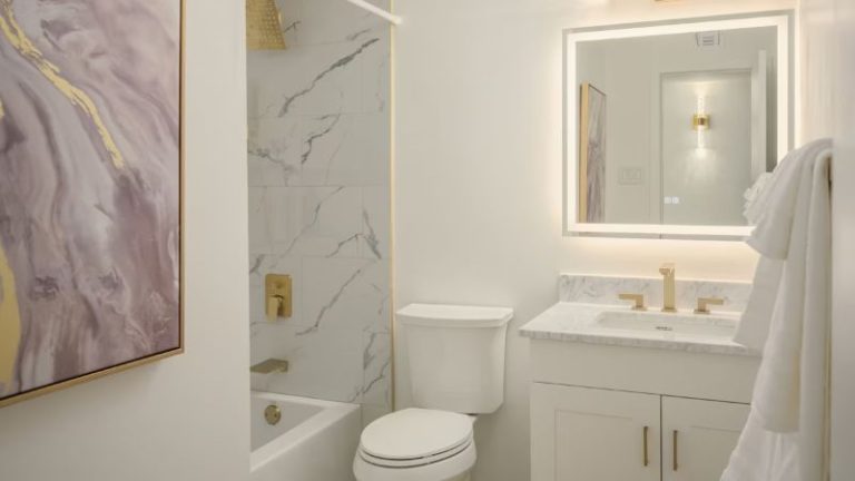 Scottsdale Lux Home – Jetted Tub, Yard