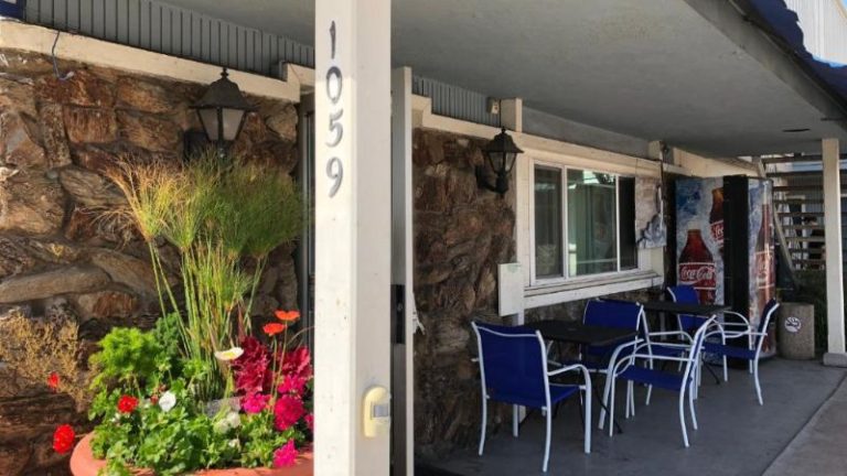 Shores Inn and Beach Houses