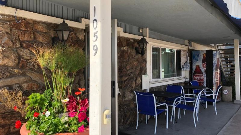Shores Inn and Beach Houses, room with private jacuzzi, photo 4