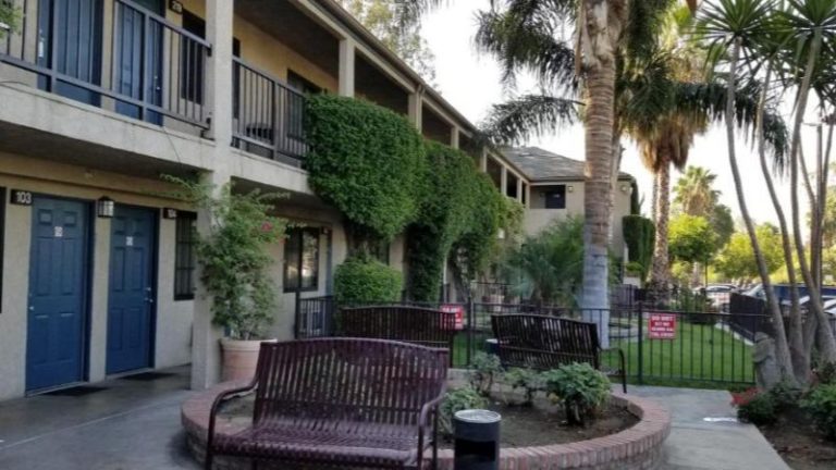 Sierra Crossing Motel