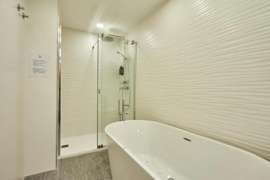 Silken Puerta Valencia, habitación con jacuzzi privado