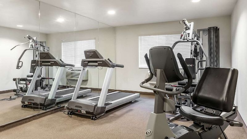 Sleep Inn North Liberty, room with private jacuzzi, photo 7