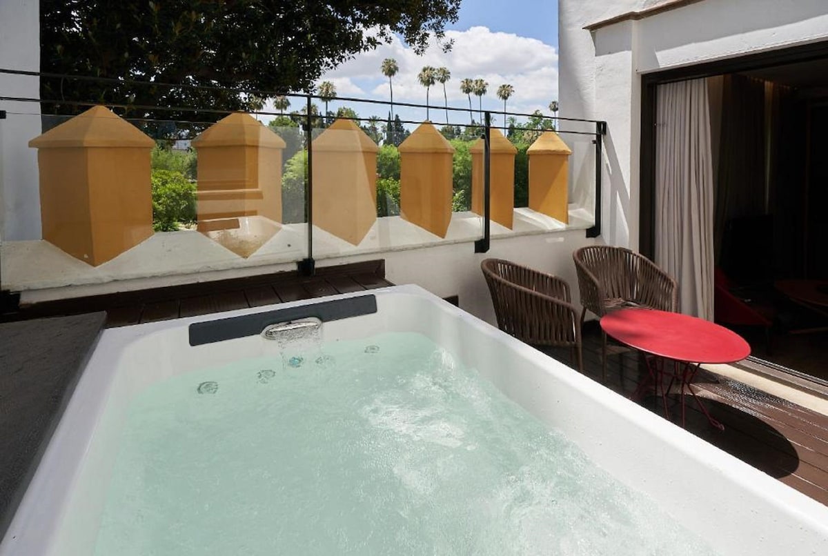 Suites Murillo Plaza Sta Cruz, habitación con jacuzzi privado