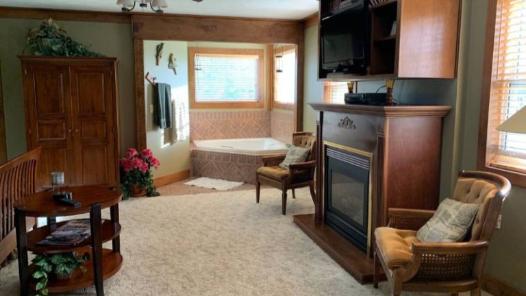 The Dickey House Bed & Breakfast – Marshfield, MO