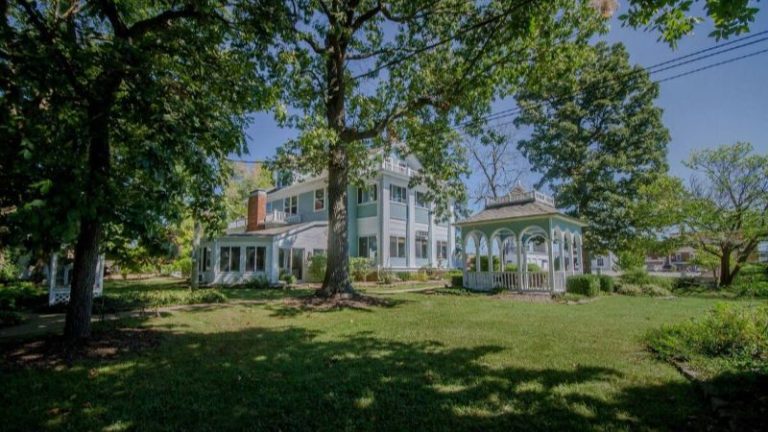 The Dickey House Bed & Breakfast – Marshfield, MO