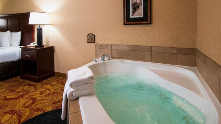 The Grand Hotel – Salem