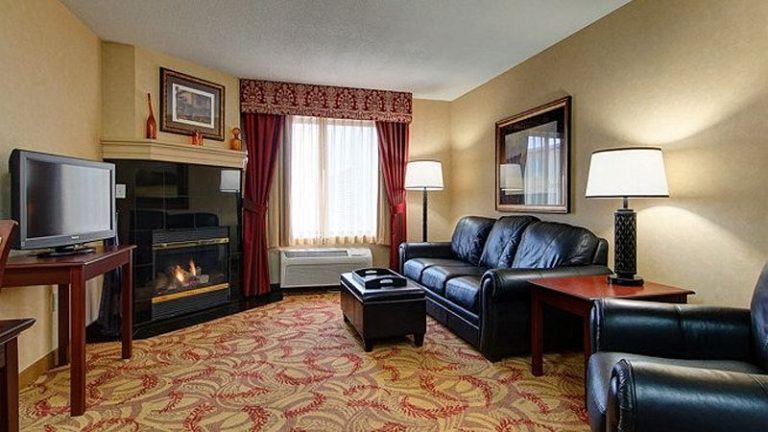 The Grand Hotel – Salem