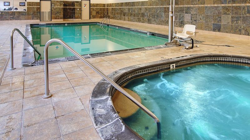 The Grand Hotel – Salem, room with private jacuzzi, photo 7