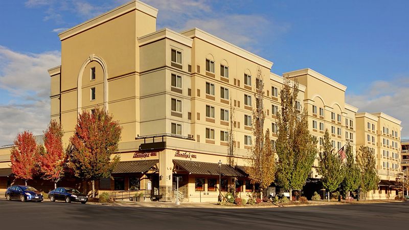 The Grand Hotel – Salem, room with private jacuzzi, photo 8