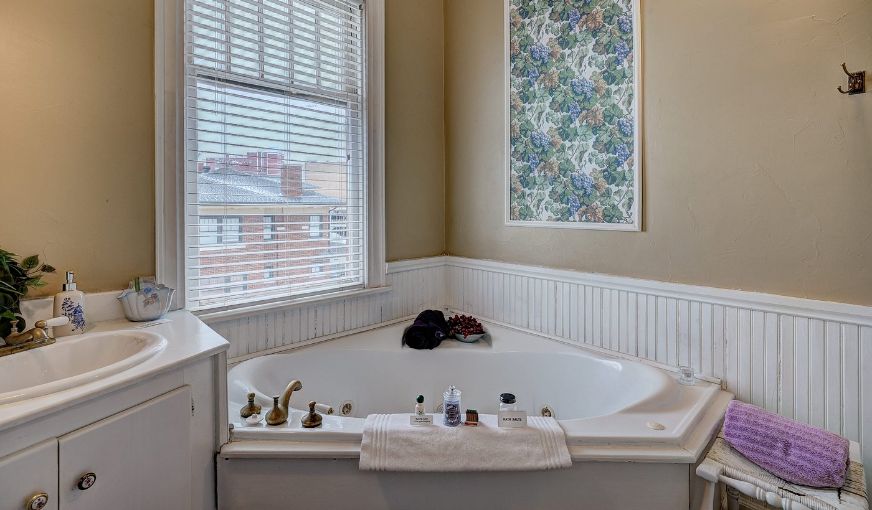 The Grandison Inn Bed & Breakfast