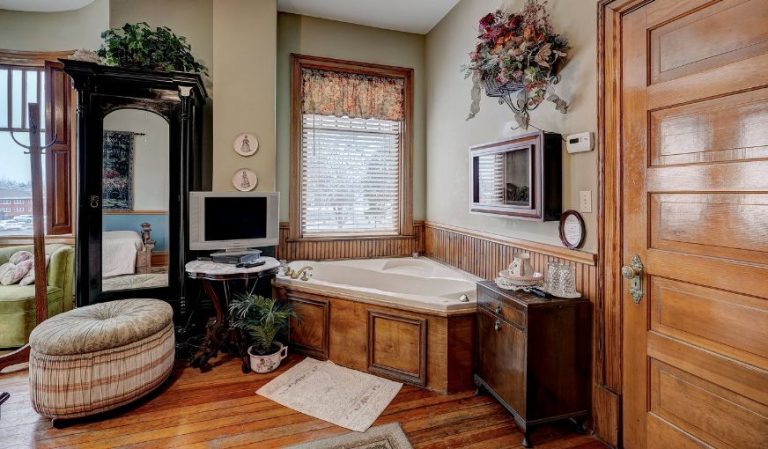The Grandison Inn Bed & Breakfast
