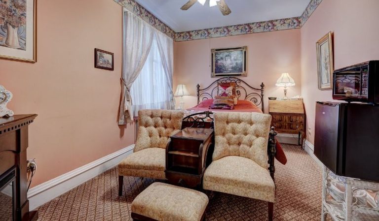 The Grandison Inn Bed & Breakfast