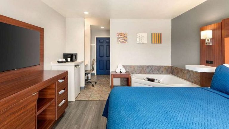 Travelodge by Wyndham Depoe Bay