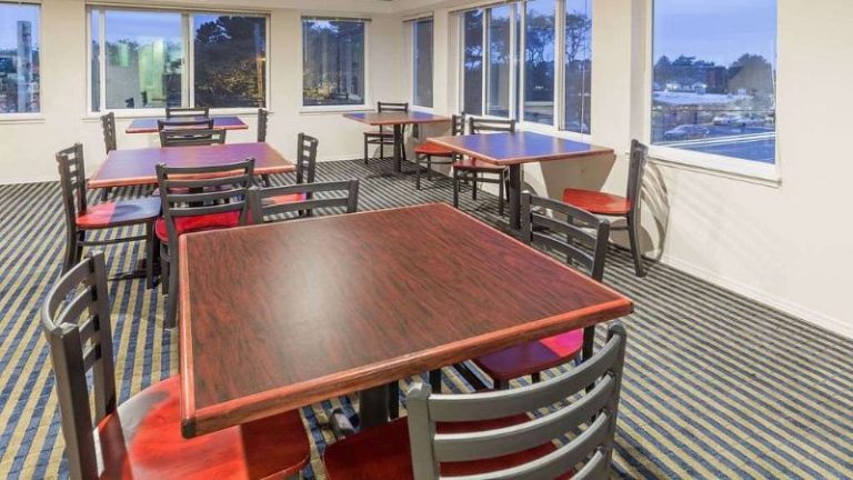 Travelodge by Wyndham Depoe Bay