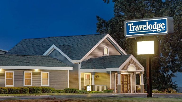 Travelodge by Wyndham Iowa City
