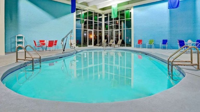 Travelodge by Wyndham Iowa City
