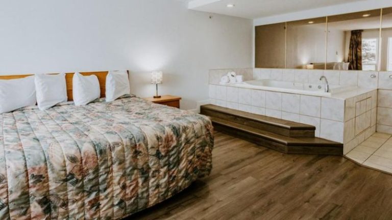 Western Budget Plus Mosaic Suites