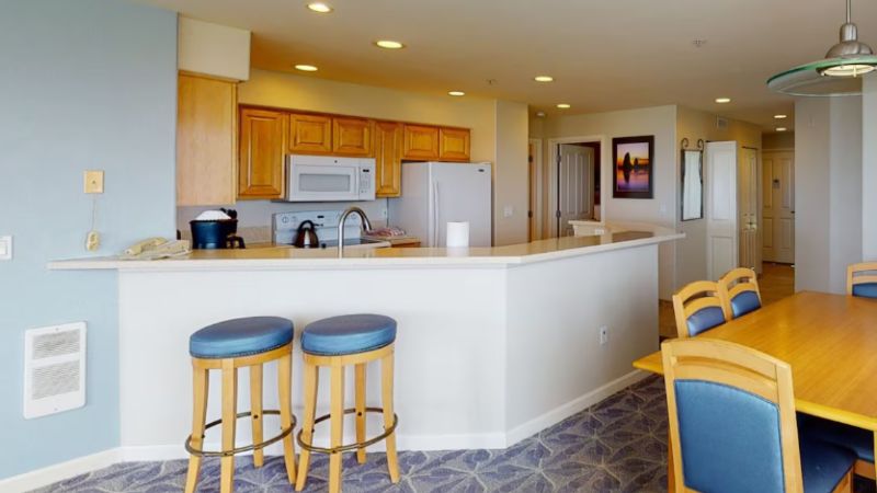 Whale Pointe at Depoe Bay, room with private jacuzzi, photo 6