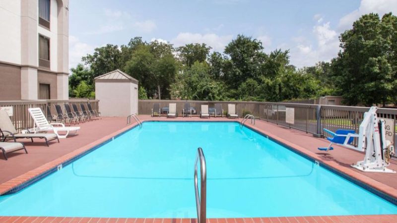 Wingate by Wyndham North Little Rock, room with private jacuzzi, photo 6