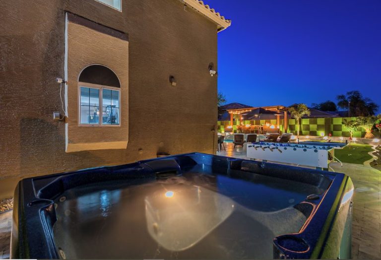 7 BR GetAway SC w/Arcade, HEATED POOL, Hot Tub