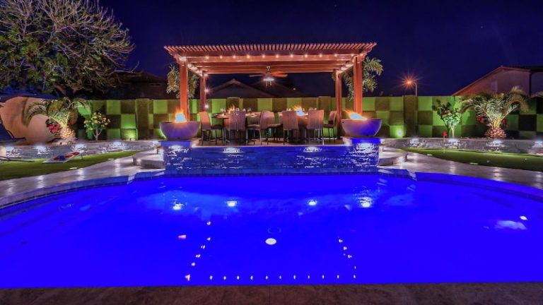 7 BR GetAway SC w/Arcade, HEATED POOL, Hot Tub