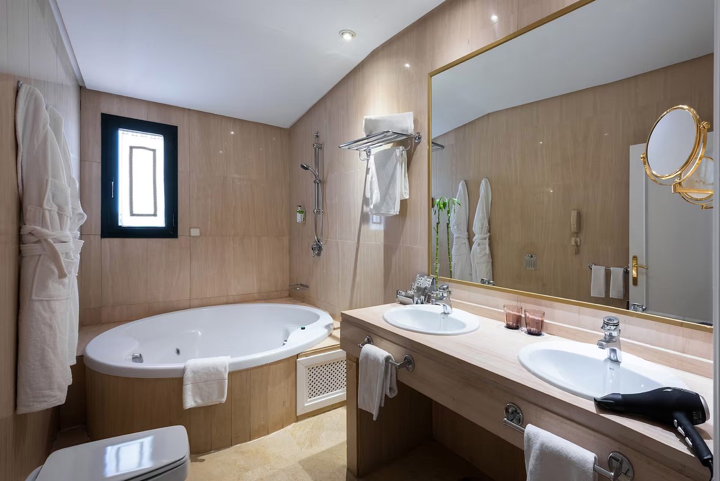 AZZ Mérida Medea Hotel, habitación con jacuzzi privado