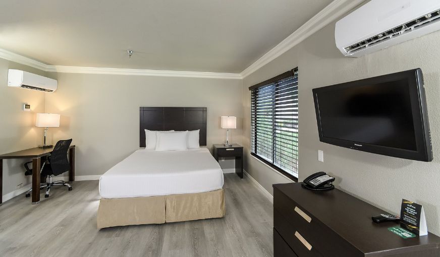 Alexis Park Resort, room with private jacuzzi, photo 6