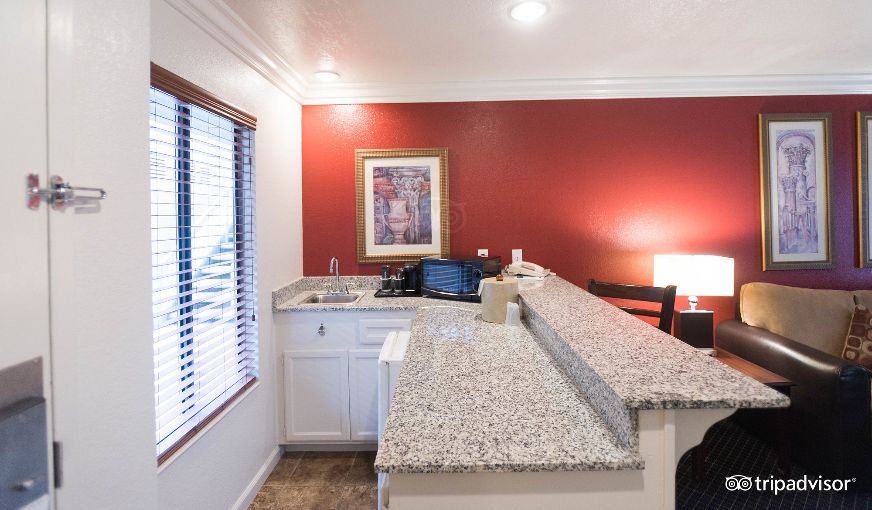 Alexis Park Resort, room with private jacuzzi, photo 7