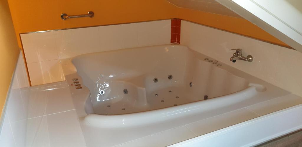 Apartamentos Monte Hernanz, habitación con jacuzzi privado