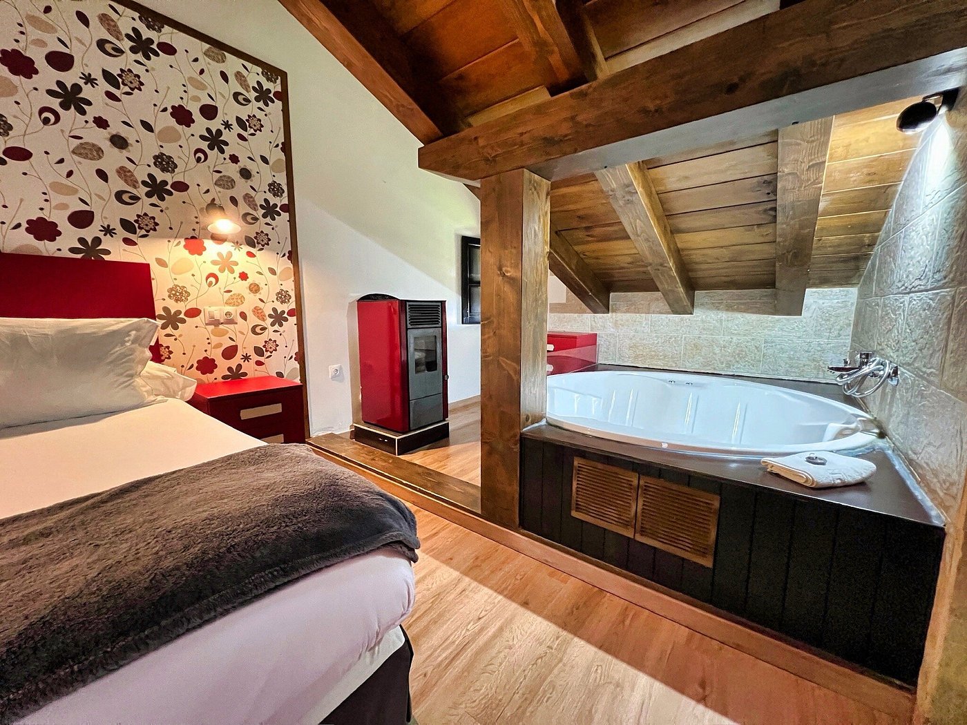 Apartamentos Spa Casco Historico de Isla, habitación con jacuzzi privado
