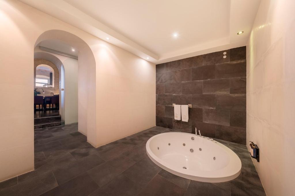 Áurea Convento Capuchinos, habitación con jacuzzi privado