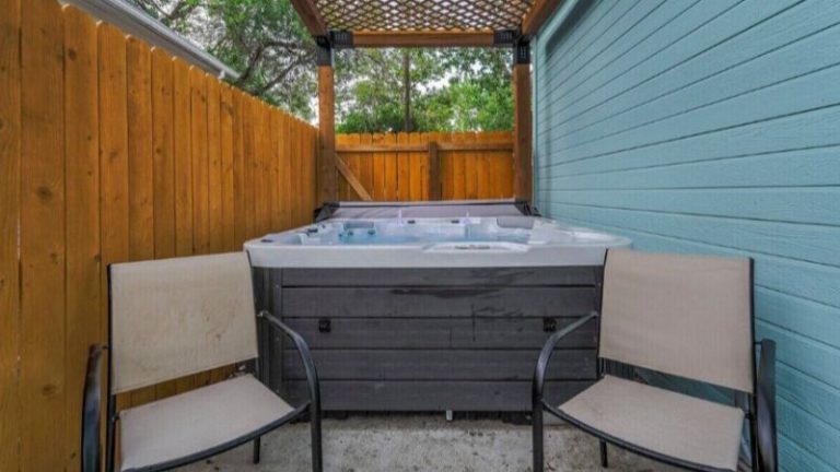 Baby Blue! Hot Tub! Elegant Kitchen & Bathrooms!