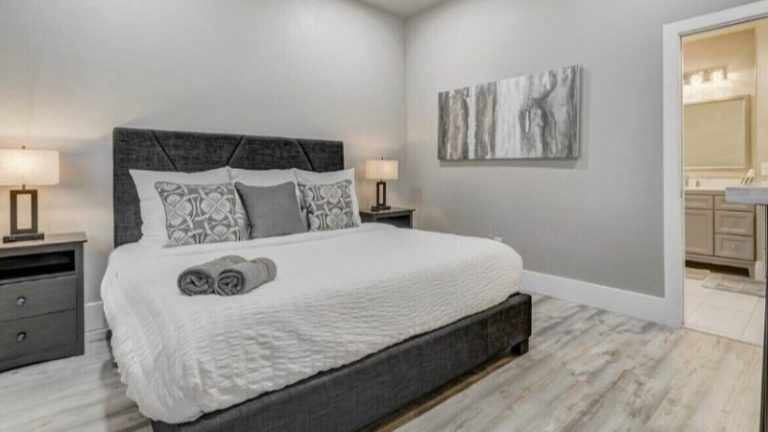 Baby Blue! Hot Tub! Elegant Kitchen & Bathrooms!