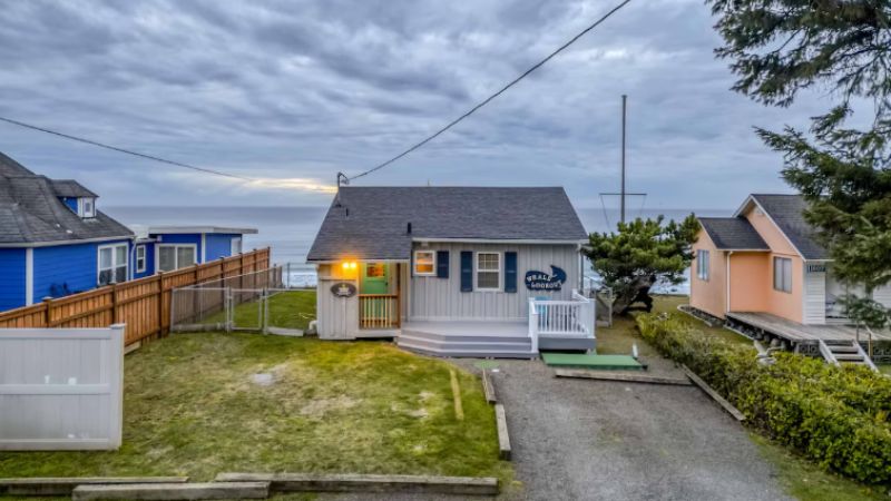 Beverly Beach Whale Lookout, room with private jacuzzi, photo 8