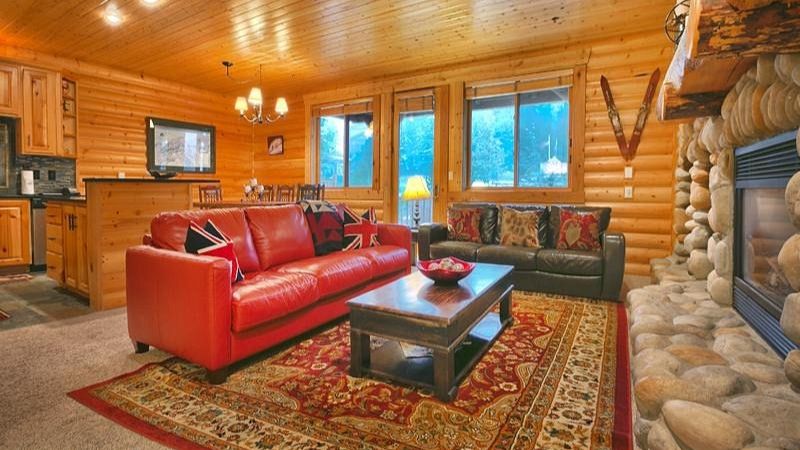 Black Bear Lodge by Abode Luxury Rentals, room with private jacuzzi, photo 3