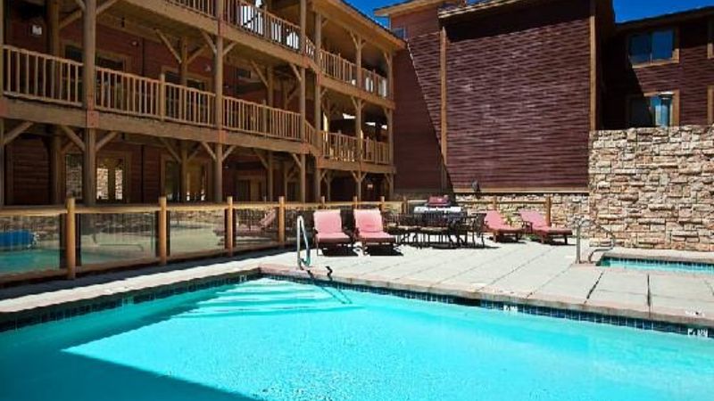 Black Bear Lodge by Abode Luxury Rentals, room with private jacuzzi, photo 5