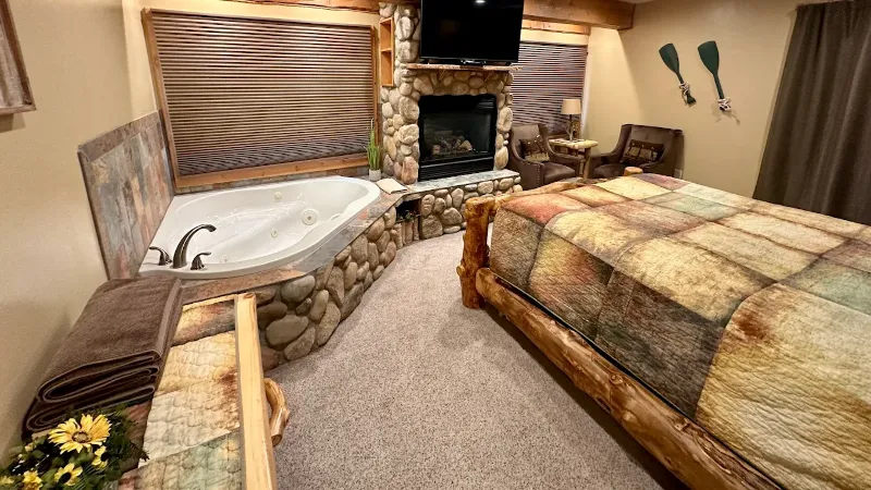 Buffalo Peaks Lodge 1 - jacuzzi hotel room
