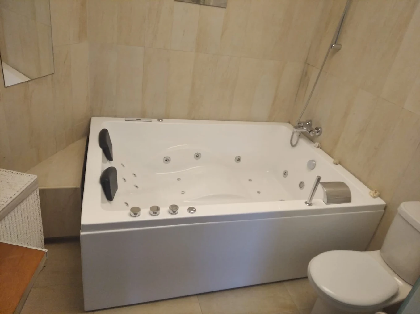 Casa Rural Lakoak, habitación con jacuzzi privado