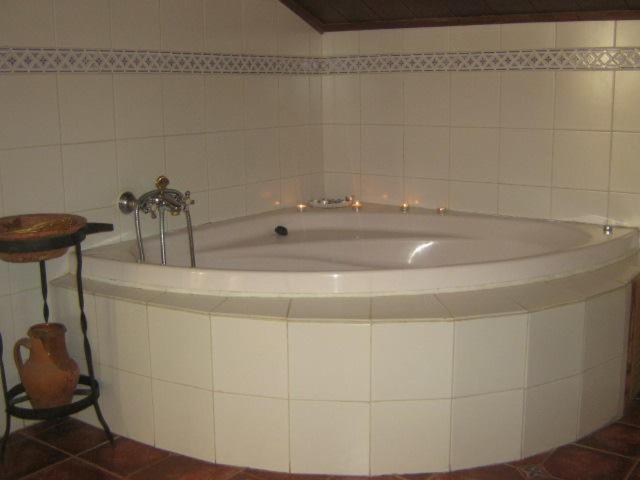 Casa Turismo Rural Pantano de Burgomillodo, habitación con jacuzzi privado