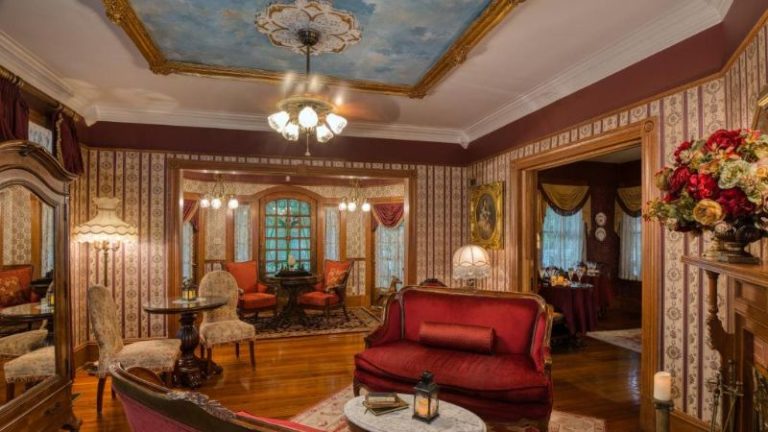 Cedar House Inn