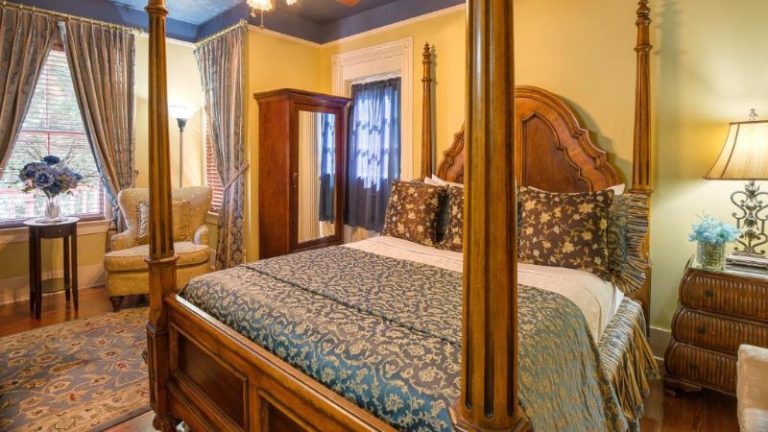 Cedar House Inn