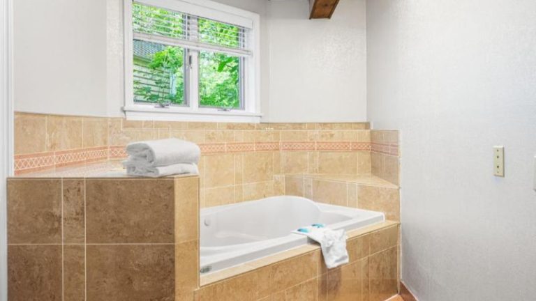 Cedar Park Whirlpool Suites
