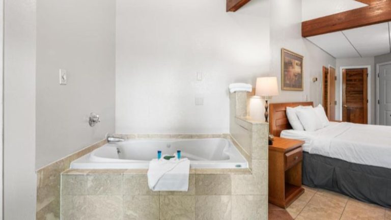 Cedar Park Whirlpool Suites