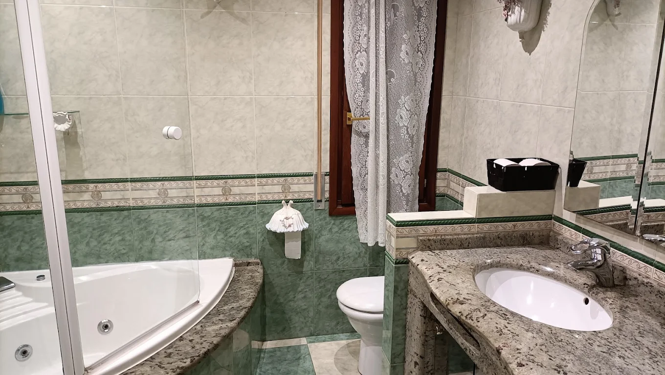 Chalet Bilbao-Aeropuerto, habitación con jacuzzi privado
