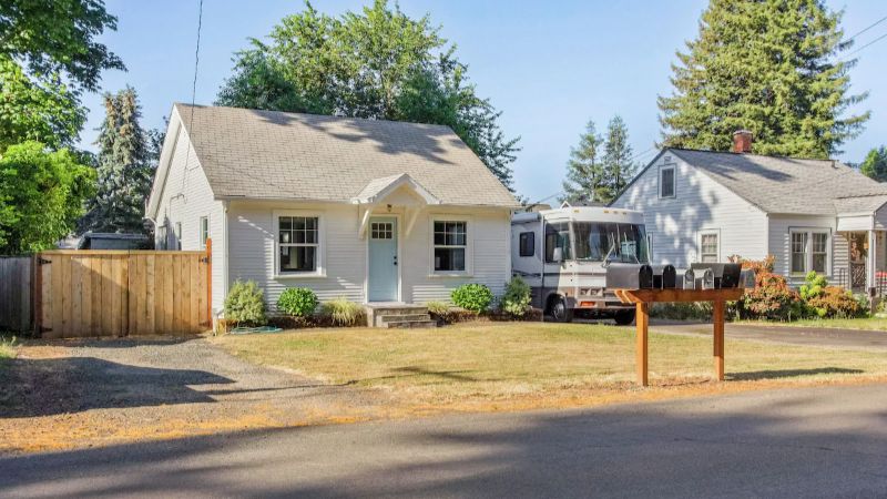 Charming Eugene Retreat, room with private jacuzzi, photo 8