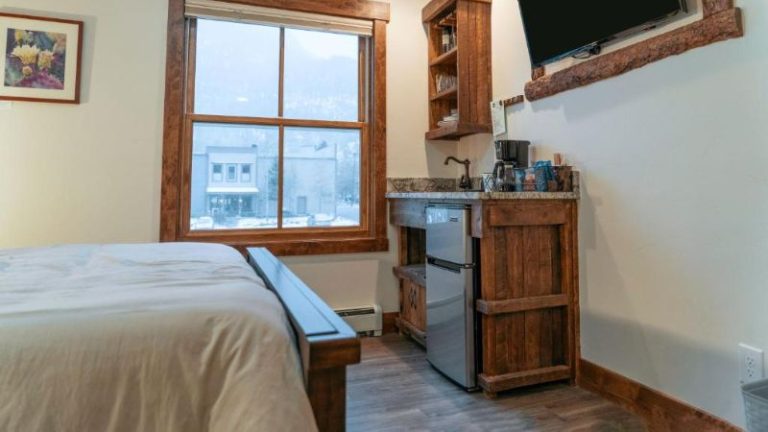 Clear Creek Inn