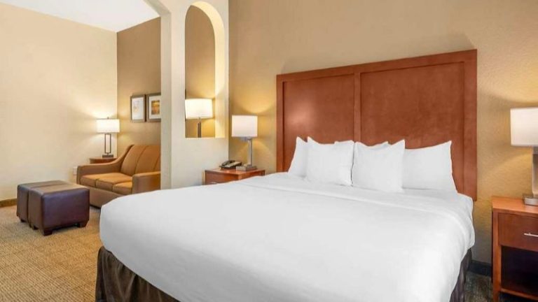 Comfort Inn & Suites Northeast – Gateway